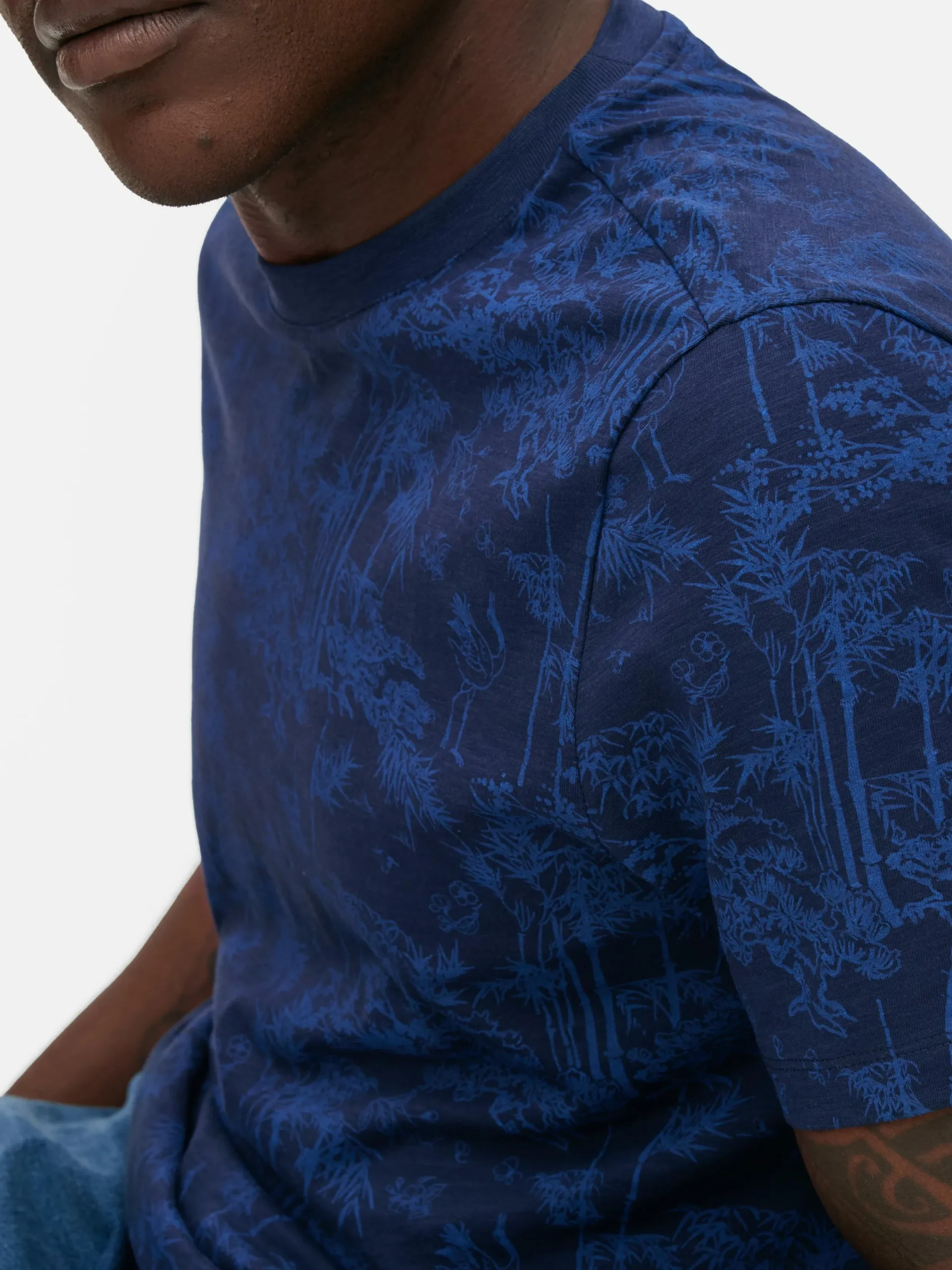 Hombre Primark Tops Y Camisetas|Camiseta Con Cuello Redondo Y árboles Japoneses